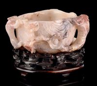 18TH CENTURY A CARNELIAN AGATE BRUSHWASHER