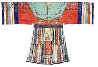 20TH CENTURY A PEKING OPERA DANCER’S ROBE