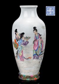 REPUBLIC PERIOD A LARGE FAMILLE ROSE VASE