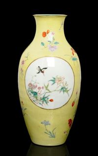 REPUBLIC PERIOD A YELLOW SCRAFFIATO GROUND FAMILLE ROSE VASE