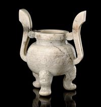 18TH CENTURY A GREY JADE TRIPOD CENSER