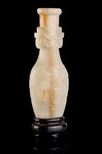 18TH CENTURY A SMALL PALE CELADON JADE VASE