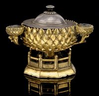 16TH/17TH CENTURY A GILT BRONZE LOTUS STAND