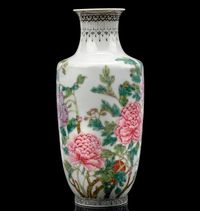 REPUBLIC PERIOD A FAMILLE ROSE VASE