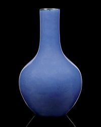 20TH CENTURY A BLUE GLAZED BOTTLE VASE