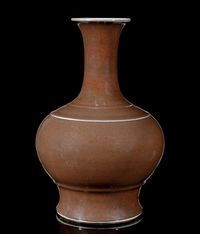 18TH CENTURY A COPPER-RED GLAZED BOTTLE VASE