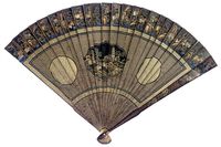 19TH CENTURY A LACQUER BRIS? FAN AND A PAPER LEAF FAN