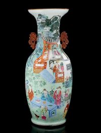 19TH CENTURY A FAMILLE ROSE BALUSTER VASE