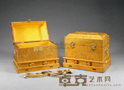 清乾隆 御制沥粉漆金龙凤纹宝册箱 （一对） 长37.5×宽24.5×高30.5cm