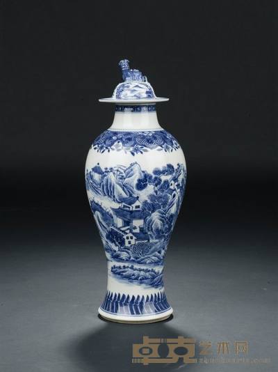 清乾隆 青花山水纹狮钮盖瓶 高32cm