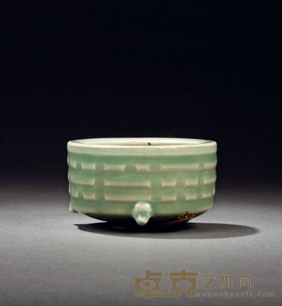 明·龙泉窑青瓷八卦纹香炉 