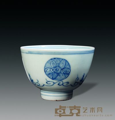 晚明 青花淡描团花杯 高6.3cm 口径8.7cm