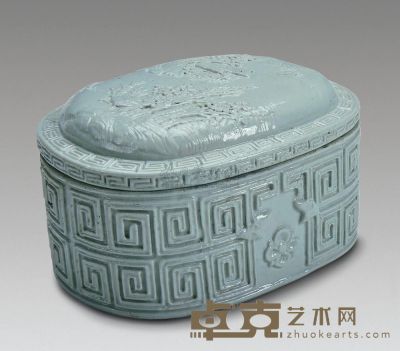 清 （王炳荣款）苹果绿釉雕瓷山水纹墨盒 直径9cm